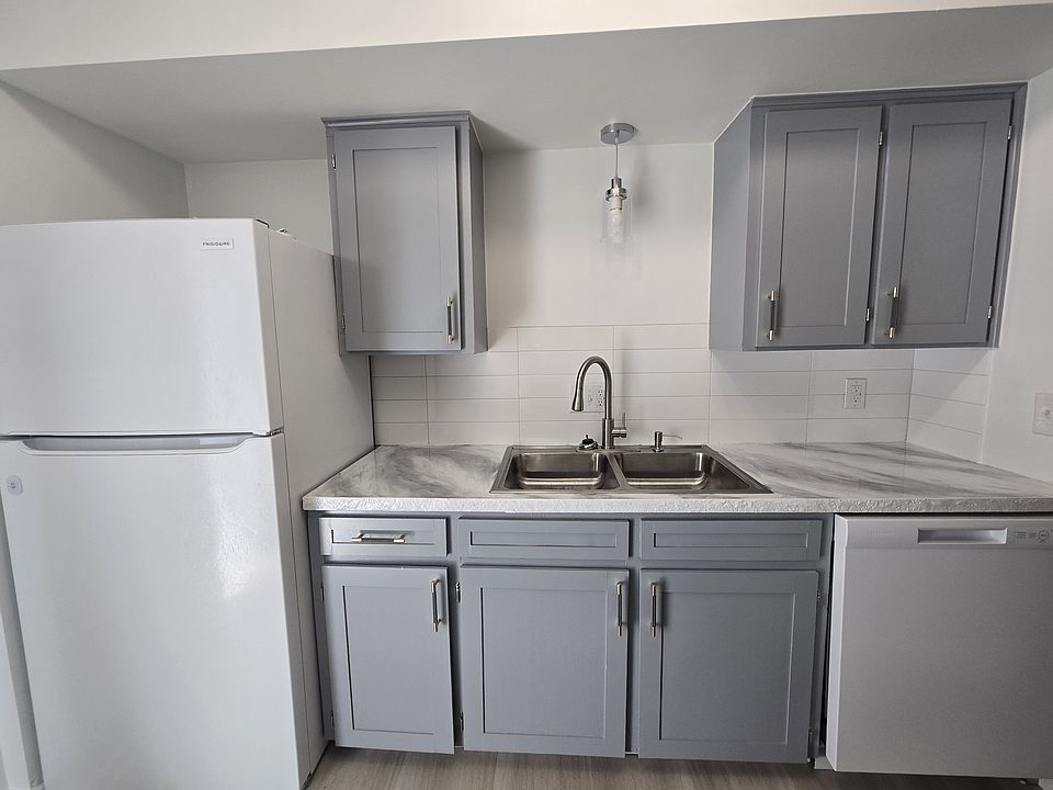 1st image of 1740 Cromwell Dr APT 3