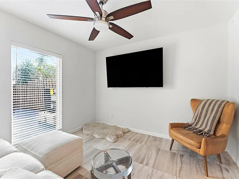 105 E Davis Blvd #B — Photo 19