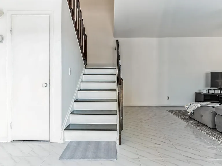 564 Springdale Cir — Photo 14