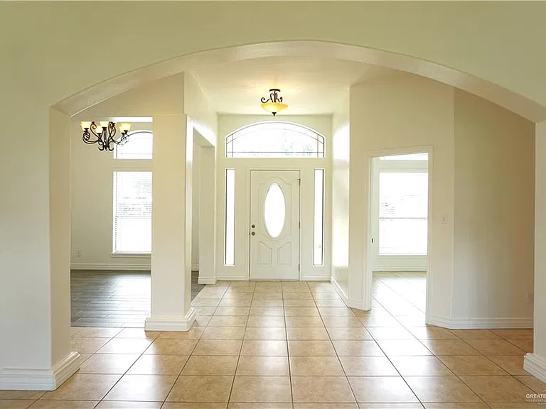 904 Shawnee Bend Rd — Photo 3