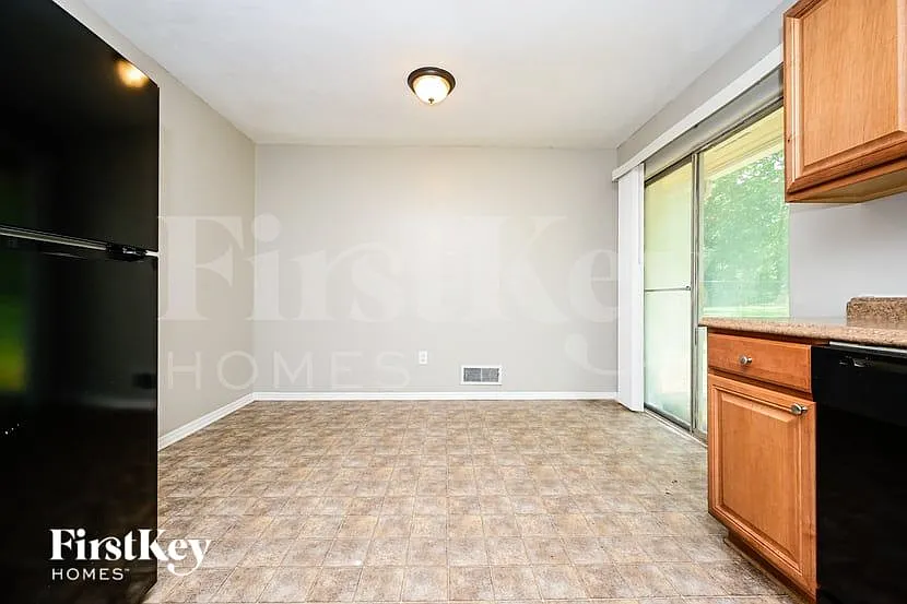 3 bed, 2.0 bath, 1448 sqft, $1,965 — Photo 4