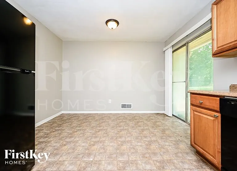 3031 Orbit Cir — Photo 4