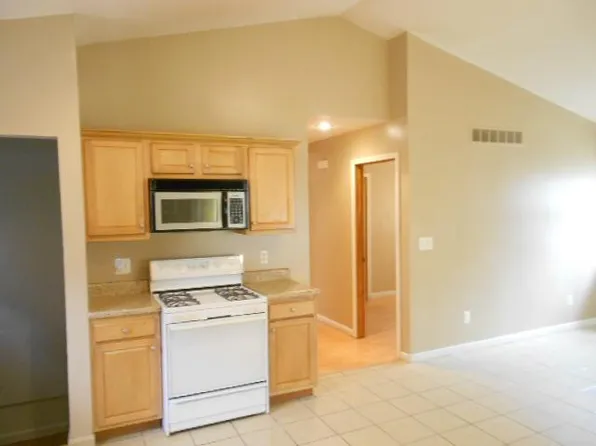 6890 Mayburn St, Dearborn Heights, MI 48127