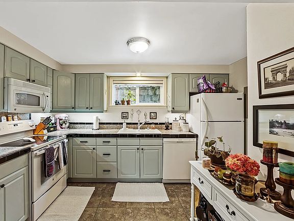 2nd image of 1109 S Walnut St APT 5