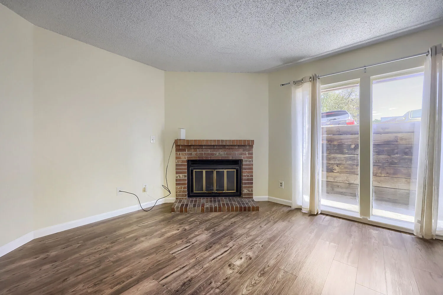 2 bed, 950 sqft, $2,200 — Photo 4