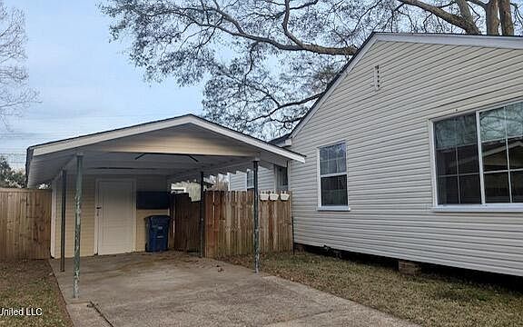 2nd image of 1701 Eastwood Rd