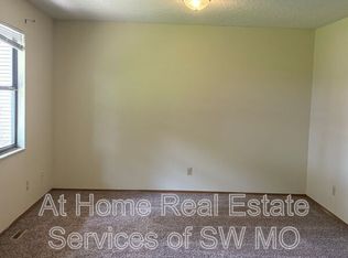 900 S Crutcher Ave APT 2, Springfield, MO 65802