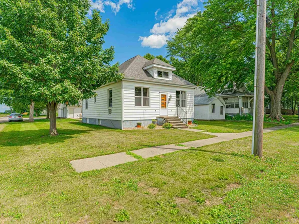 209 N 2nd St, Easton, IL 62633