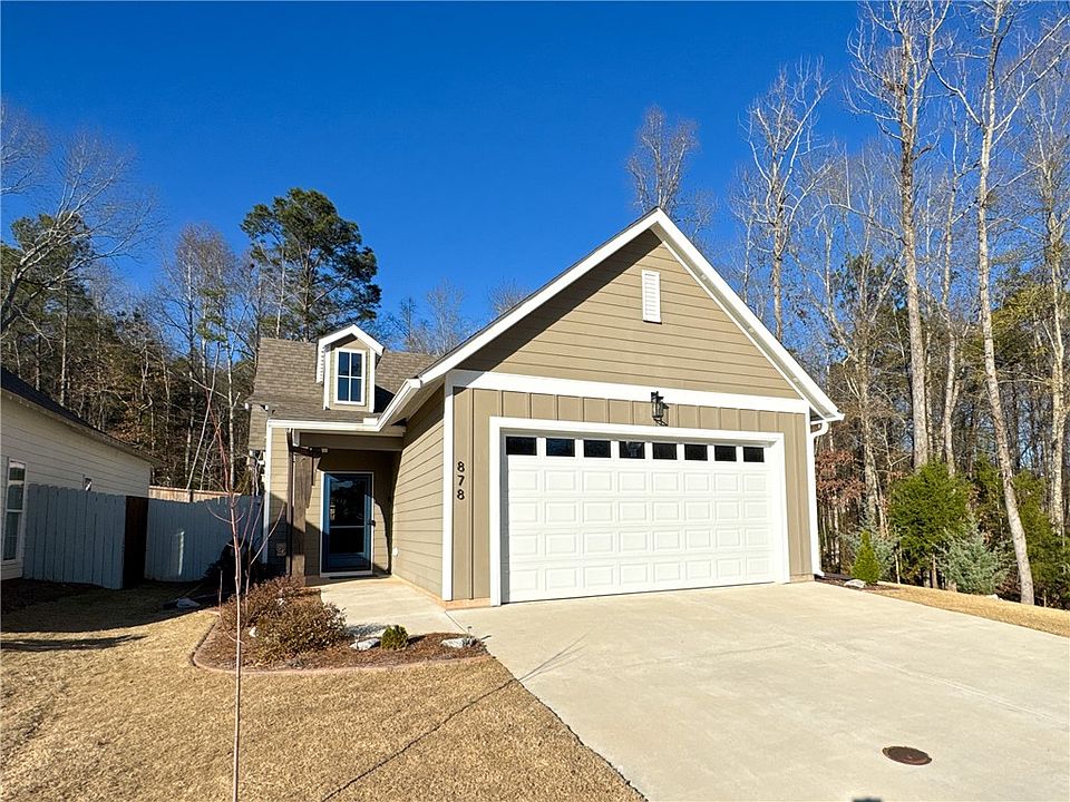 1st image of 878 Village Dr