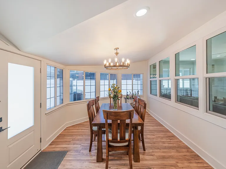 246 N Stevens St — Photo 12