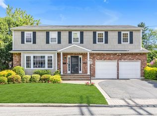 21 Chestnut Ave, Glen Head, NY 11545