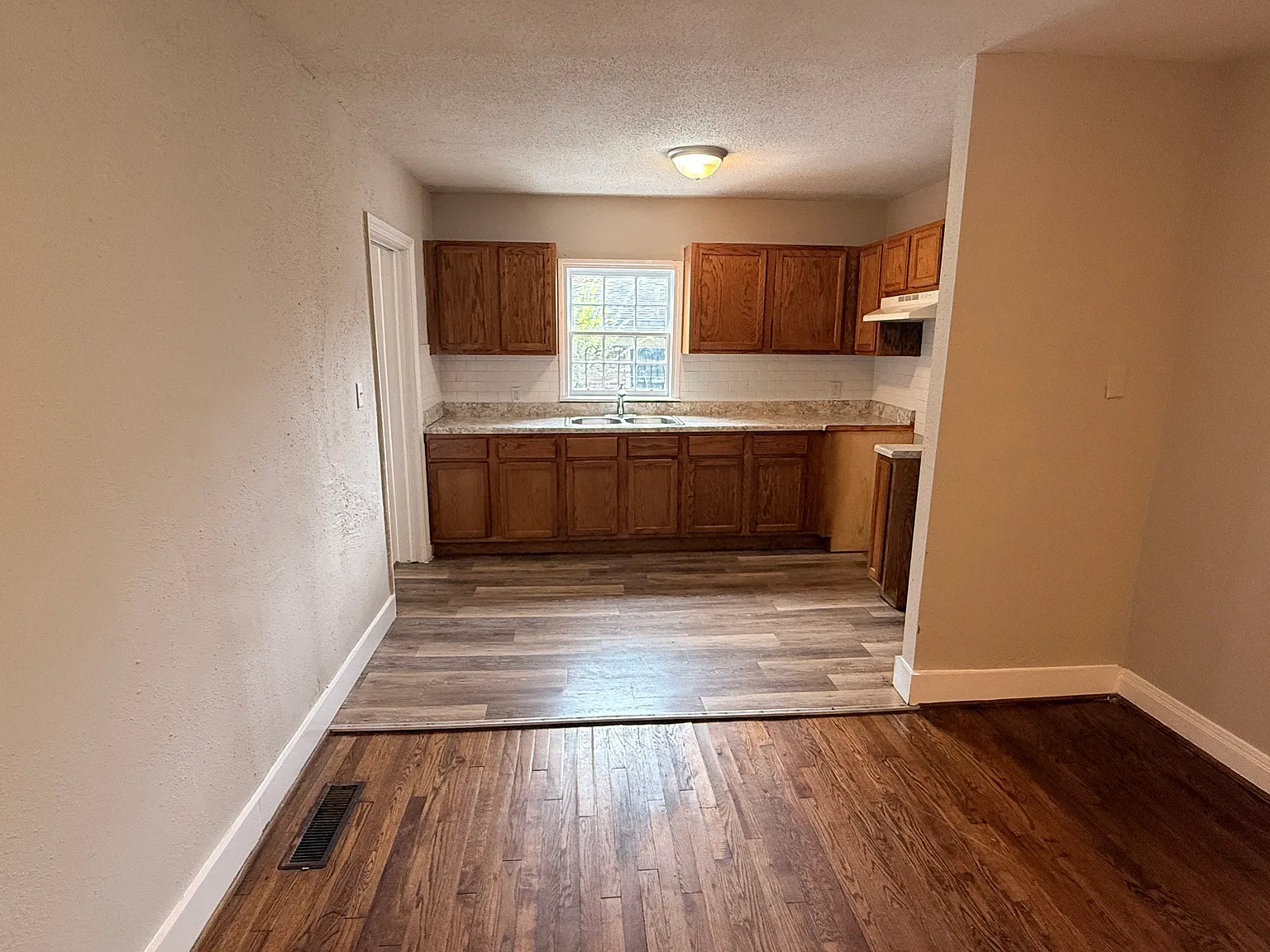 3 bed, 1443 sqft, $1,200 — Photo 3