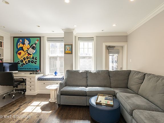 5th image of 227 E Delaware Pl #7C