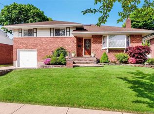 110 Leahy St, Jericho, NY 11753