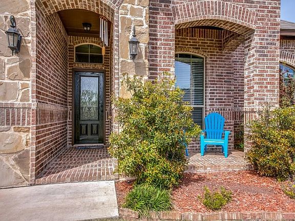 Inviting covered porch welcomes you!
