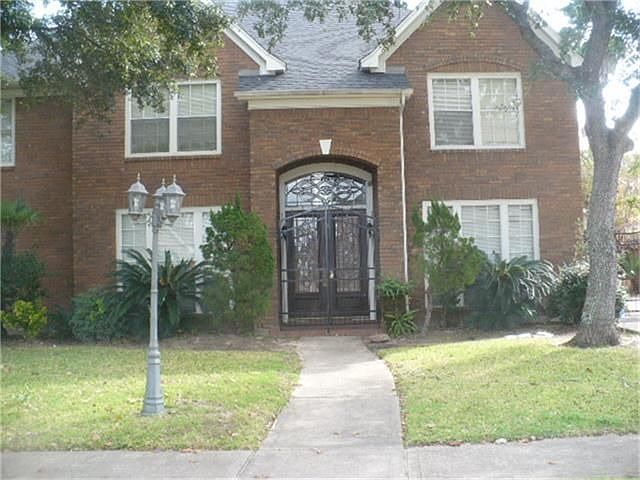 1st image of 2127 Country Club Dr