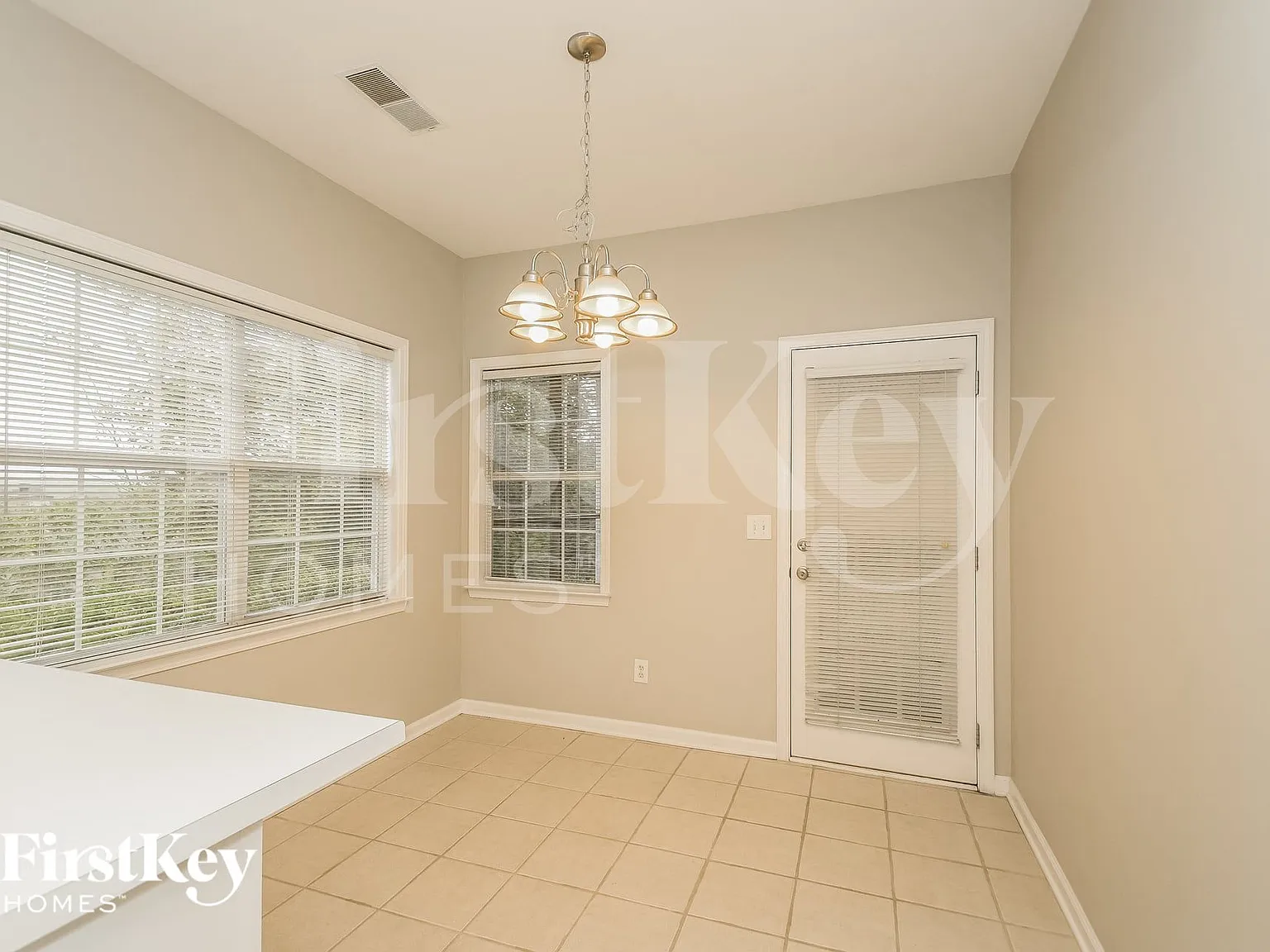 3 bed, 2.0 bath, 1668 sqft, $2,075 — Photo 3