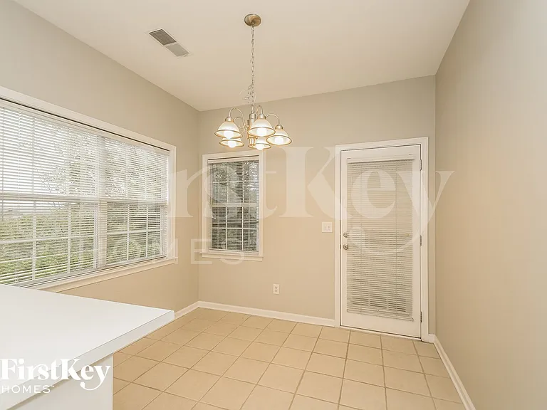 117 Cobblestone Ter — Photo 3