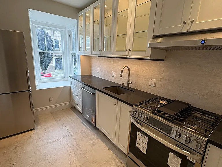 1546 Jones St #12 — Photo 4