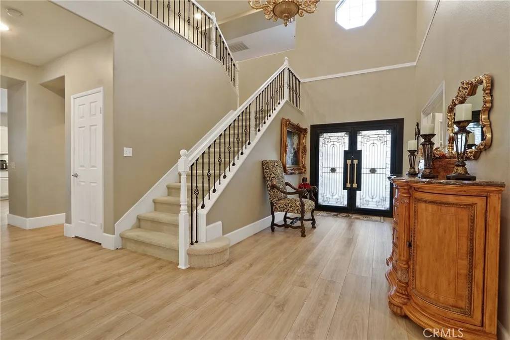5 bed, 3.5 bath, 3849 sqft, $6,900 — Photo 3