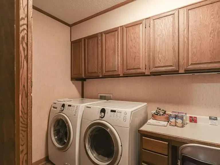 2100 Paula Dr — Photo 18