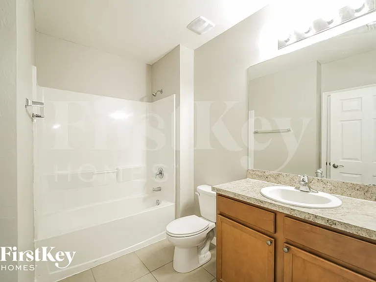 217 NW 9th St — Photo 15