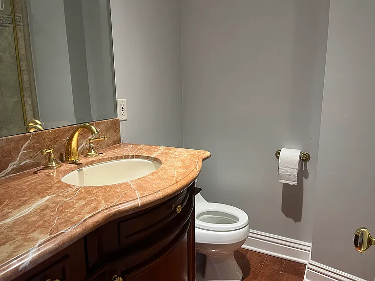 10518 Wellworth Ave — Photo 23