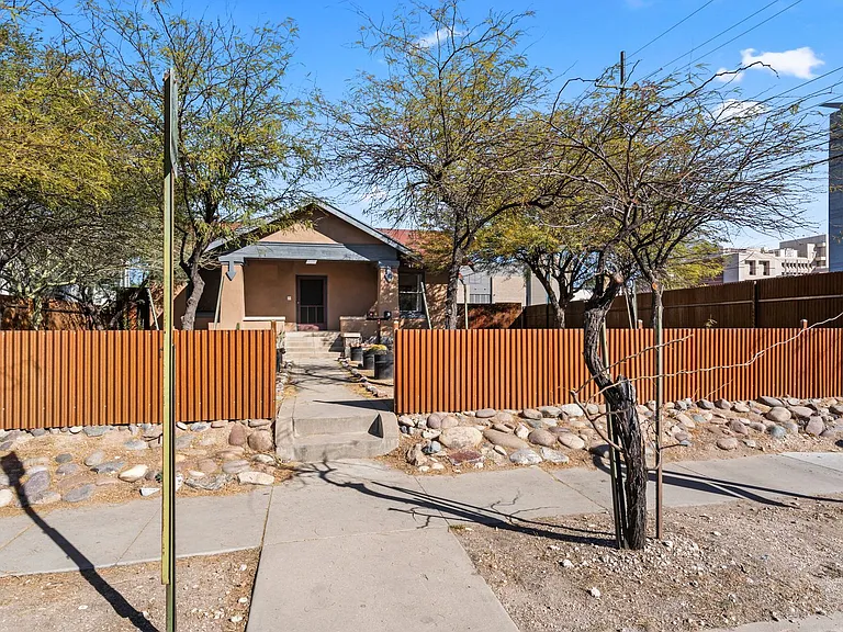1541 E Mabel St — Photo 40