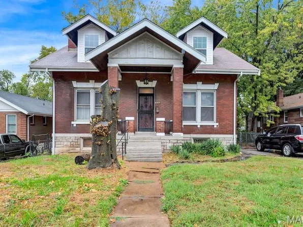 8209 Saint Charles Ln, Saint Louis, MO 63114