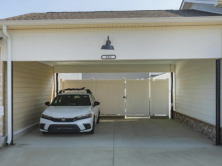803 Goswell Dr — Photo 21