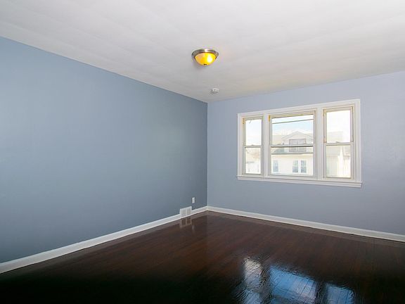3rd image of 85 Crawford St Floor 2