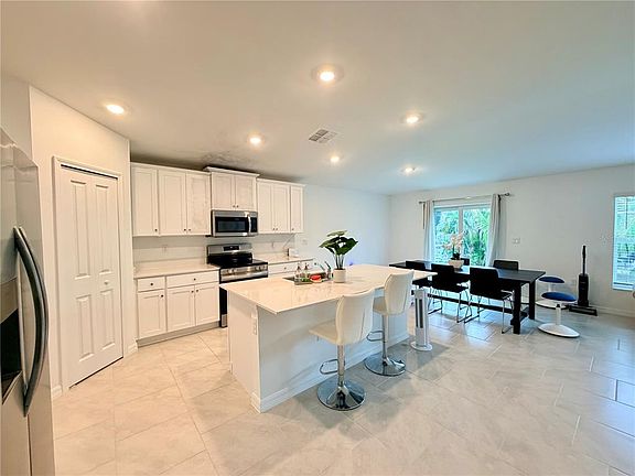 3rd image of 1026 DEWHURST STREET