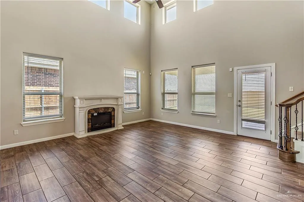4 bed, 2.5 bath, 2181 sqft, $2,600 — Photo 2