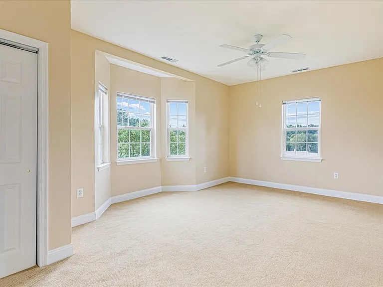 North Pointe Apartments — Photo 10