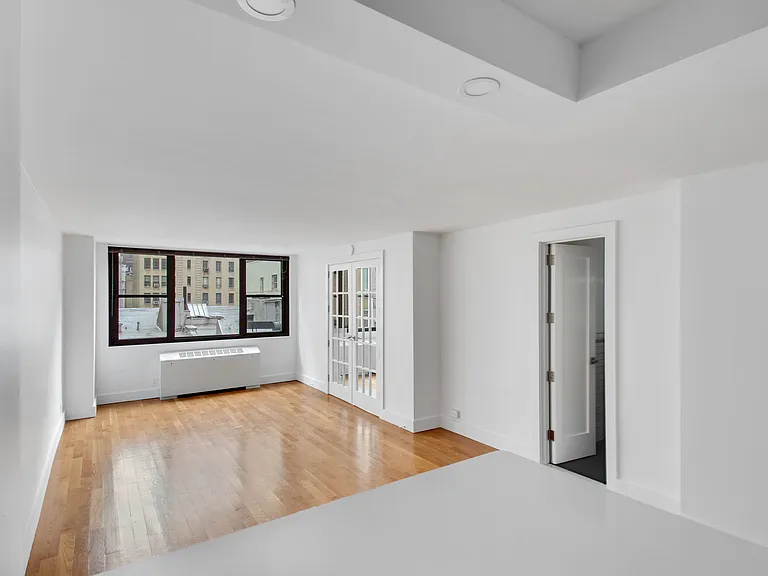 330 W 58th St #8G — Photo 4