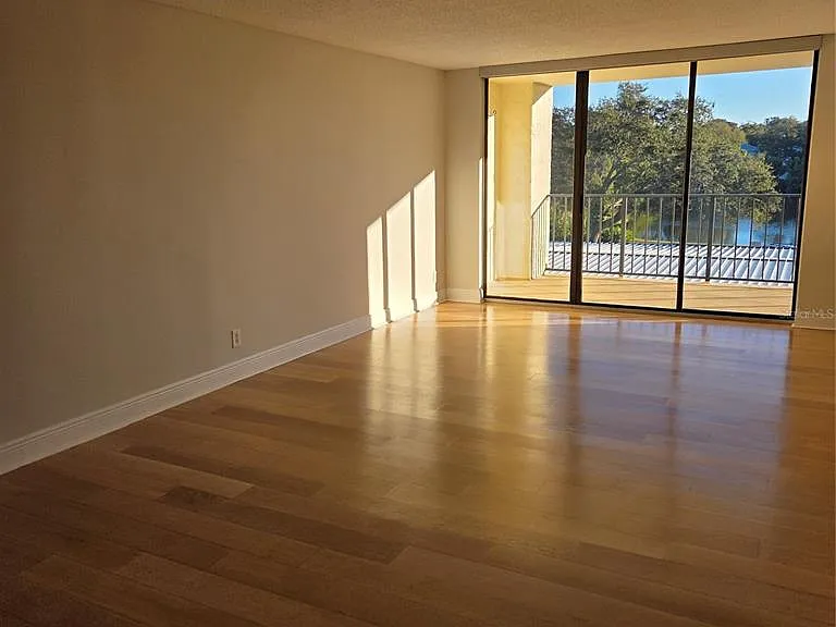100 Oakmont Ln #305 — Photo 22