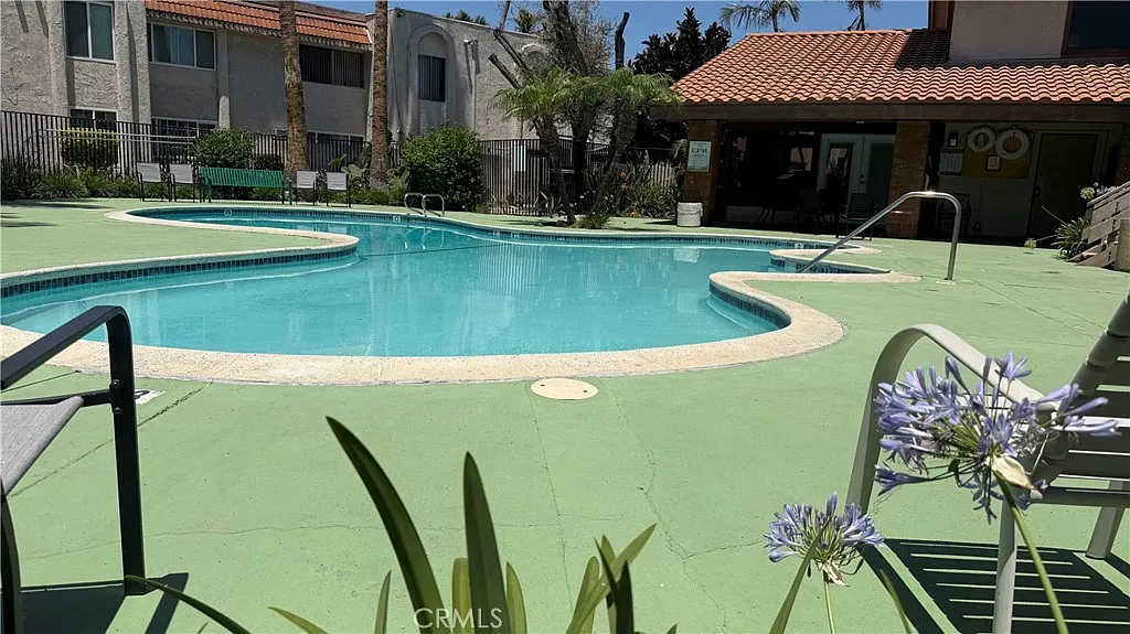 2 bed, 929 sqft, $2,390 — Photo 4