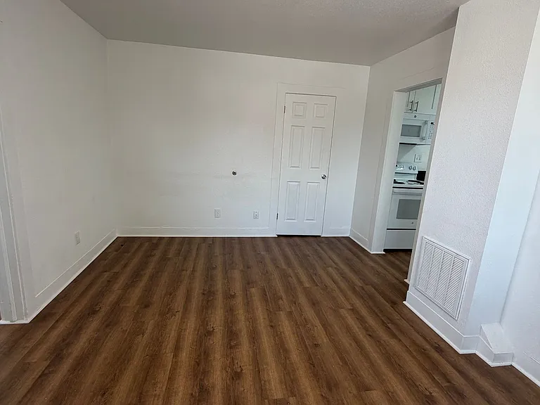 254 Denver St — Photo 3