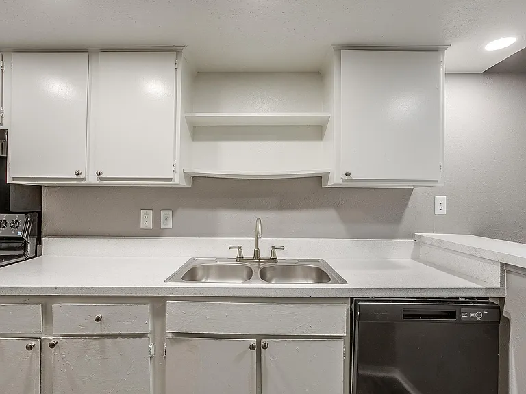 Vista Buena Apartments — Photo 32