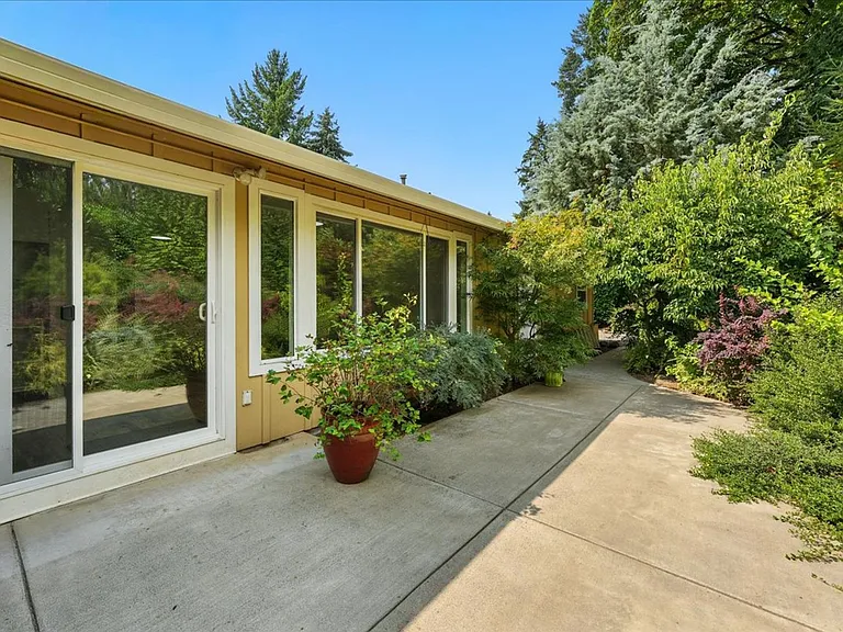 2448 Margery St — Photo 31