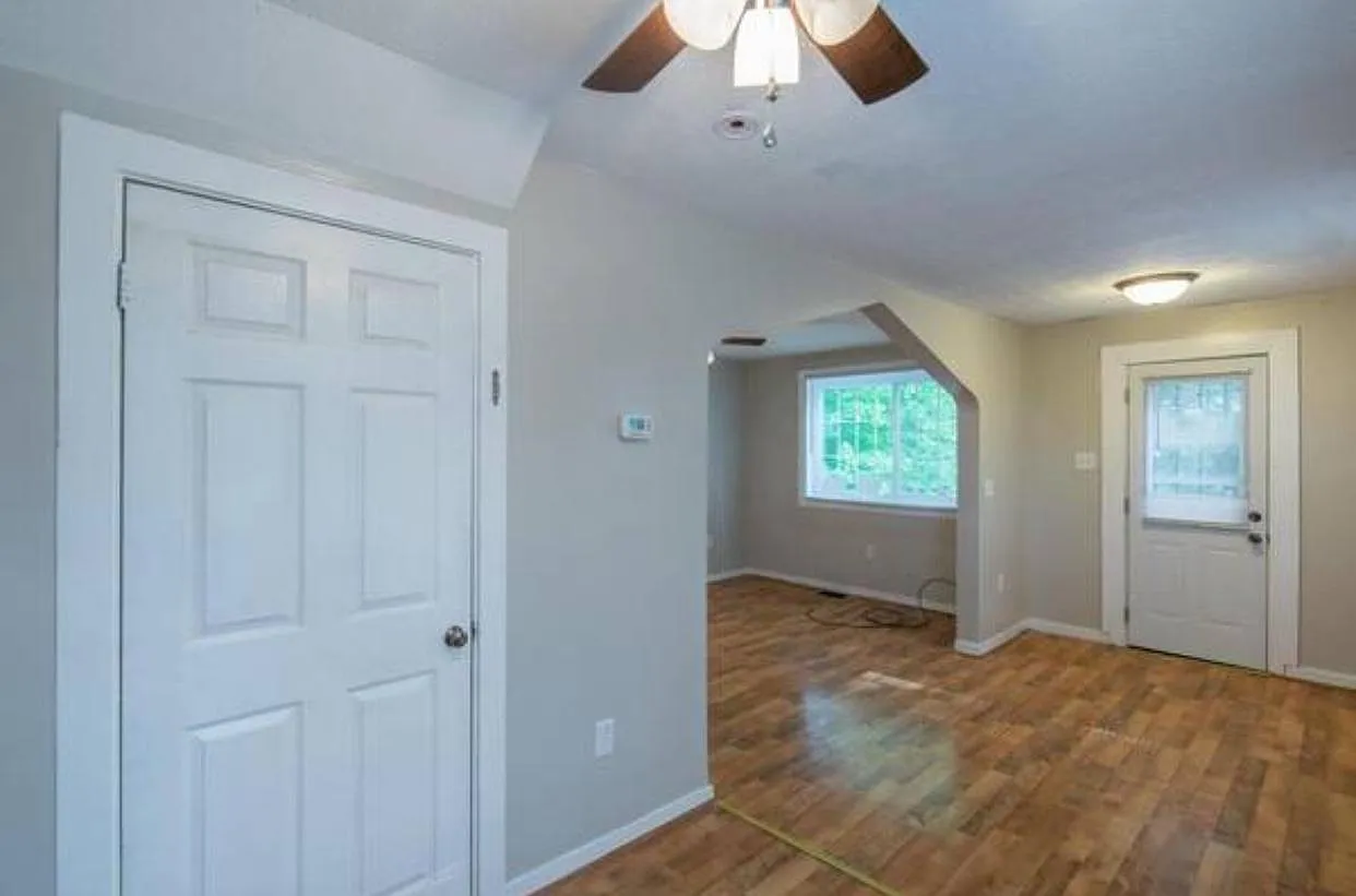 5426 Turney Rd photo 1