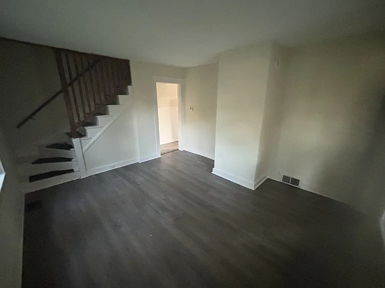25 Ridgeway Ave — Photo 2