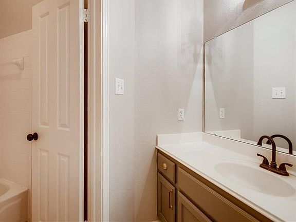 2nd image of 2405 Peach Tree Ln