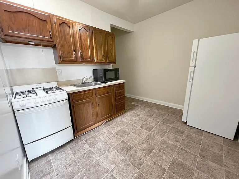 1706 Bolton St — Photo 18