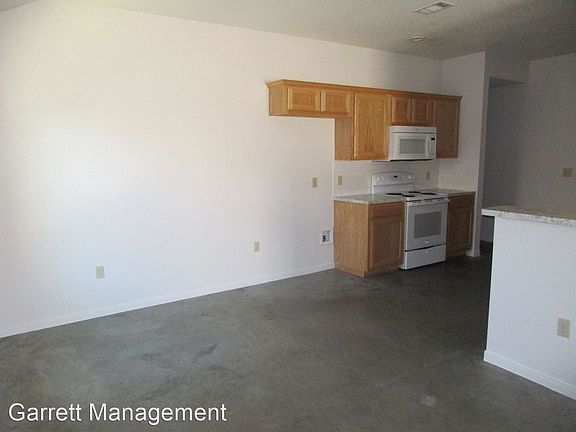 4th image of 908 E Avenue C