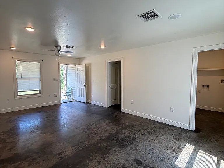 723 Kirkland St #723 — Photo 4