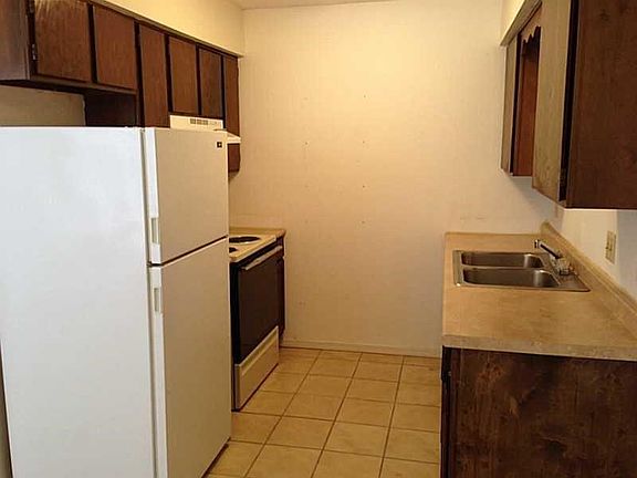 2nd image of 1219 W Sunset Dr