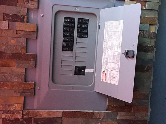 100 AMP ELECTRIC BOX