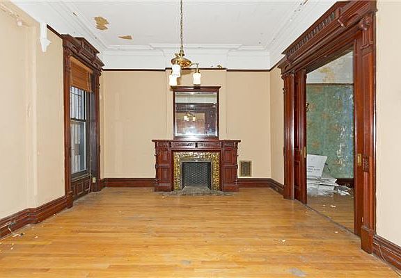 2nd image of 136 Macdonough St APT 2