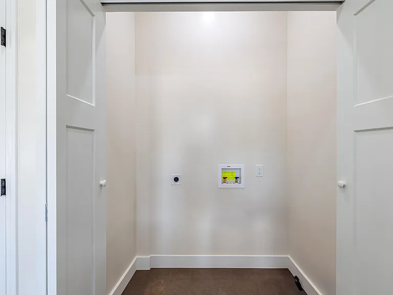 1061 Shaw Pl — Photo 12